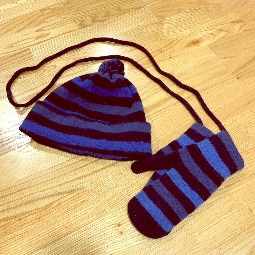 BURBERRY Lambswool Hat and Mitten set